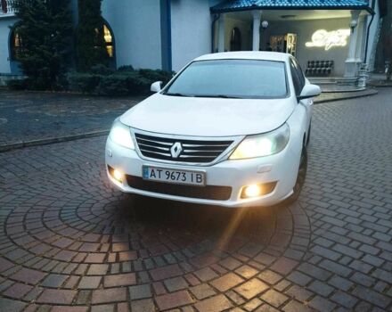 Белый Рено Латитьюд, объемом двигателя 2 л и пробегом 286 тыс. км за 9566 $, фото 7 на Automoto.ua