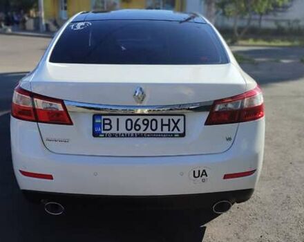 Белый Рено Латитьюд, объемом двигателя 2.5 л и пробегом 210 тыс. км за 8800 $, фото 1 на Automoto.ua