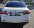 Белый Рено Латитьюд, объемом двигателя 2.5 л и пробегом 210 тыс. км за 8800 $, фото 1 на Automoto.ua