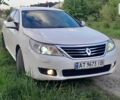 Белый Рено Латитьюд, объемом двигателя 2 л и пробегом 286 тыс. км за 8999 $, фото 129 на Automoto.ua
