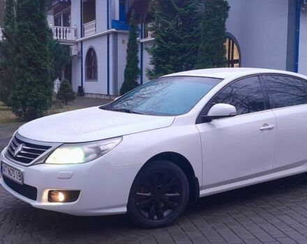 Белый Рено Латитьюд, объемом двигателя 2 л и пробегом 286 тыс. км за 9566 $, фото 4 на Automoto.ua