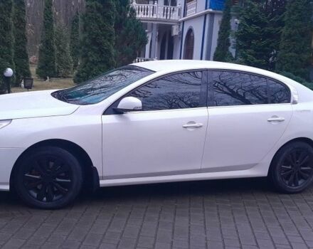 Белый Рено Латитьюд, объемом двигателя 2 л и пробегом 286 тыс. км за 9566 $, фото 1 на Automoto.ua