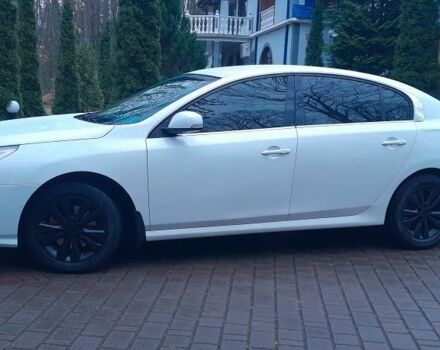 Белый Рено Латитьюд, объемом двигателя 2 л и пробегом 286 тыс. км за 9566 $, фото 2 на Automoto.ua