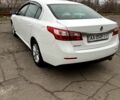 Белый Рено Латитьюд, объемом двигателя 2 л и пробегом 200 тыс. км за 7800 $, фото 3 на Automoto.ua
