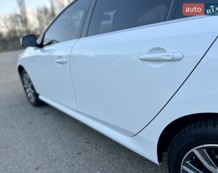 Білий Рено Латітьюд, об'ємом двигуна 2 л та пробігом 45 тис. км за 12800 $, фото 15 на Automoto.ua