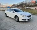 Білий Рено Латітьюд, об'ємом двигуна 2 л та пробігом 45 тис. км за 12800 $, фото 1 на Automoto.ua
