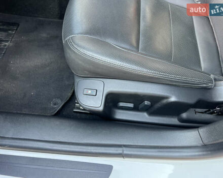 Белый Рено Латитьюд, объемом двигателя 2 л и пробегом 43 тыс. км за 14999 $, фото 70 на Automoto.ua