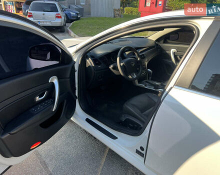 Белый Рено Латитьюд, объемом двигателя 2 л и пробегом 43 тыс. км за 14999 $, фото 72 на Automoto.ua