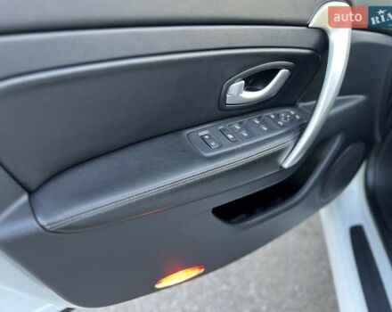 Білий Рено Латітьюд, об'ємом двигуна 2 л та пробігом 45 тис. км за 12800 $, фото 31 на Automoto.ua