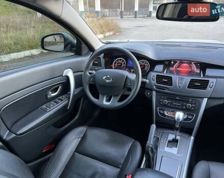 Білий Рено Латітьюд, об'ємом двигуна 2 л та пробігом 45 тис. км за 12800 $, фото 40 на Automoto.ua