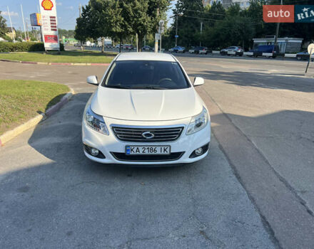 Белый Рено Латитьюд, объемом двигателя 2 л и пробегом 37 тыс. км за 12999 $, фото 2 на Automoto.ua