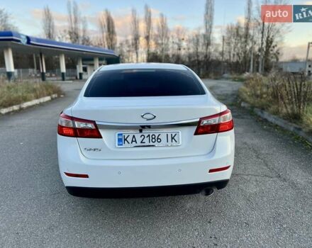 Білий Рено Латітьюд, об'ємом двигуна 2 л та пробігом 45 тис. км за 12800 $, фото 4 на Automoto.ua