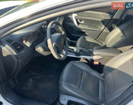 Белый Рено Латитьюд, объемом двигателя 2 л и пробегом 43 тыс. км за 14999 $, фото 65 на Automoto.ua