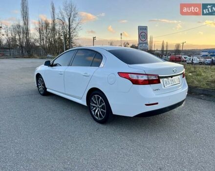 Білий Рено Латітьюд, об'ємом двигуна 2 л та пробігом 45 тис. км за 12800 $, фото 3 на Automoto.ua