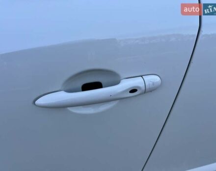 Білий Рено Латітьюд, об'ємом двигуна 2 л та пробігом 45 тис. км за 12800 $, фото 9 на Automoto.ua