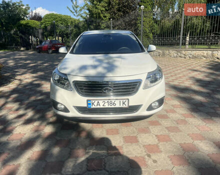 Белый Рено Латитьюд, объемом двигателя 2 л и пробегом 43 тыс. км за 14999 $, фото 1 на Automoto.ua