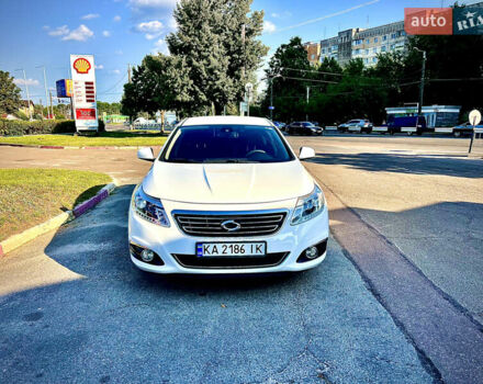 Белый Рено Латитьюд, объемом двигателя 2 л и пробегом 37 тыс. км за 12999 $, фото 1 на Automoto.ua
