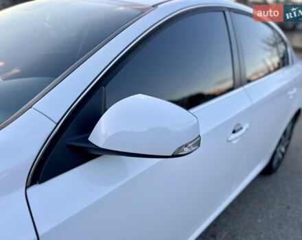 Білий Рено Латітьюд, об'ємом двигуна 2 л та пробігом 45 тис. км за 12800 $, фото 8 на Automoto.ua