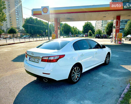 Белый Рено Латитьюд, объемом двигателя 2 л и пробегом 37 тыс. км за 12999 $, фото 10 на Automoto.ua