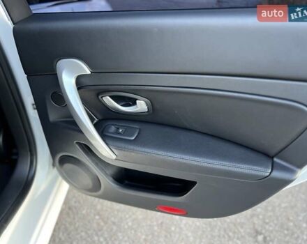 Білий Рено Латітьюд, об'ємом двигуна 2 л та пробігом 45 тис. км за 12800 $, фото 38 на Automoto.ua