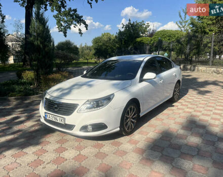 Белый Рено Латитьюд, объемом двигателя 2 л и пробегом 43 тыс. км за 14999 $, фото 2 на Automoto.ua