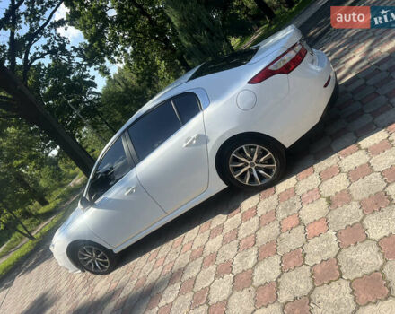 Белый Рено Латитьюд, объемом двигателя 2 л и пробегом 43 тыс. км за 14999 $, фото 7 на Automoto.ua