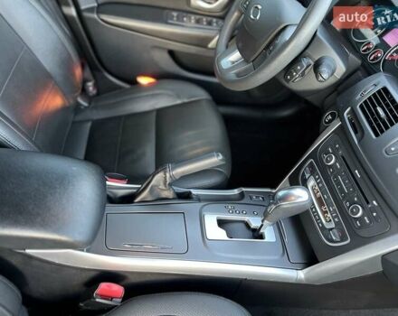 Білий Рено Латітьюд, об'ємом двигуна 2 л та пробігом 45 тис. км за 12800 $, фото 48 на Automoto.ua