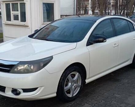 Белый Рено Латитьюд, объемом двигателя 2 л и пробегом 221 тыс. км за 8000 $, фото 1 на Automoto.ua