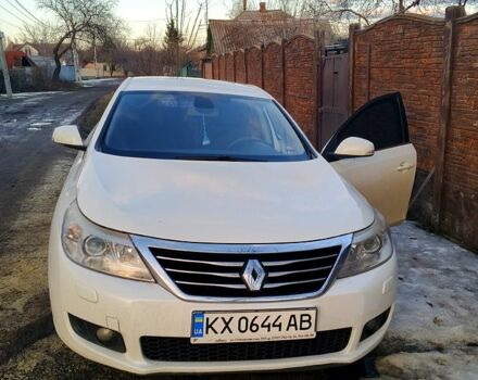 Білий Рено Латітьюд, об'ємом двигуна 2 л та пробігом 200 тис. км за 8000 $, фото 1 на Automoto.ua