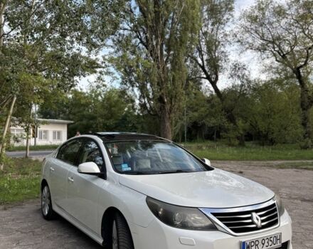 Білий Рено Латітьюд, об'ємом двигуна 2 л та пробігом 346 тис. км за 6834 $, фото 1 на Automoto.ua