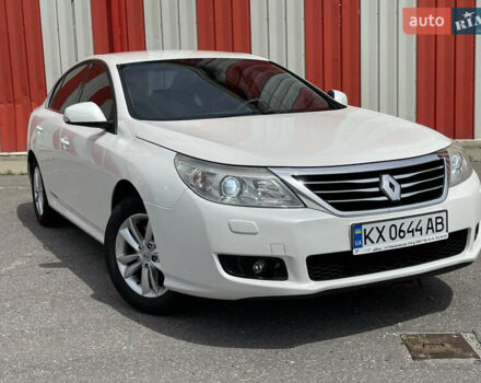 Белый Рено Латитьюд, объемом двигателя 2 л и пробегом 185 тыс. км за 7300 $, фото 1 на Automoto.ua