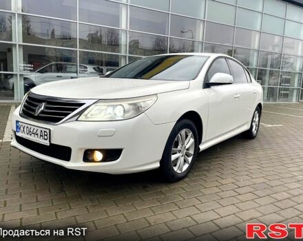 Белый Рено Латитьюд, объемом двигателя 2 л и пробегом 185 тыс. км за 6900 $, фото 1 на Automoto.ua