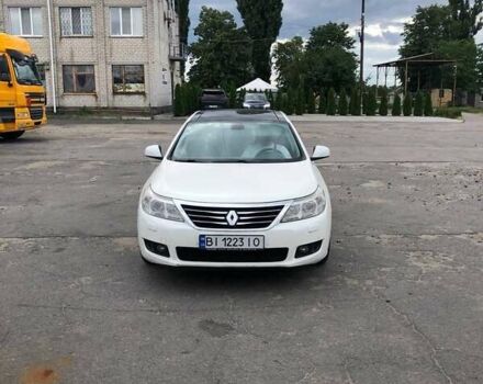 Белый Рено Латитьюд, объемом двигателя 2.5 л и пробегом 215 тыс. км за 6500 $, фото 1 на Automoto.ua