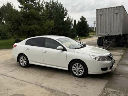 Белый Рено Латитьюд, объемом двигателя 2 л и пробегом 192 тыс. км за 5700 $, фото 1 на Automoto.ua