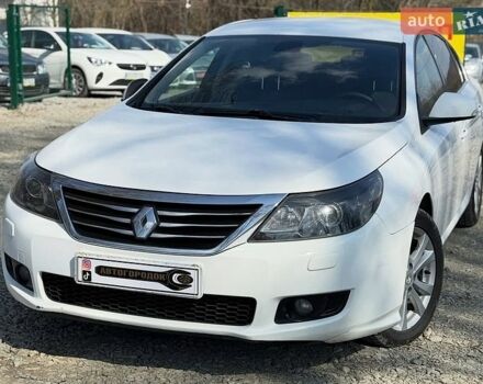 Белый Рено Латитьюд, объемом двигателя 2 л и пробегом 307 тыс. км за 5800 $, фото 1 на Automoto.ua