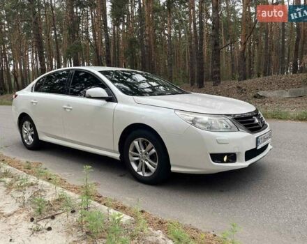 Белый Рено Латитьюд, объемом двигателя 2 л и пробегом 185 тыс. км за 6999 $, фото 1 на Automoto.ua