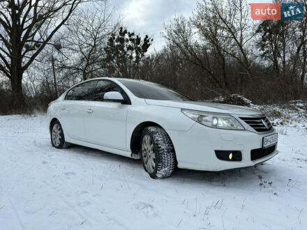 Білий Рено Латітьюд, об'ємом двигуна 2.5 л та пробігом 205 тис. км за 6800 $, фото 1 на Automoto.ua
