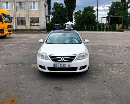 Белый Рено Латитьюд, объемом двигателя 2.5 л и пробегом 215 тыс. км за 6666 $, фото 1 на Automoto.ua