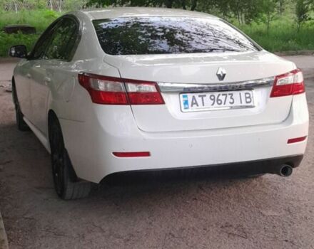 Белый Рено Латитьюд, объемом двигателя 2 л и пробегом 304 тыс. км за 9355 $, фото 1 на Automoto.ua