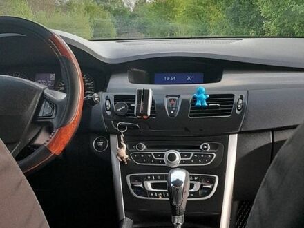 Білий Рено Латітьюд, об'ємом двигуна 2 л та пробігом 315 тис. км за 7999 $, фото 1 на Automoto.ua