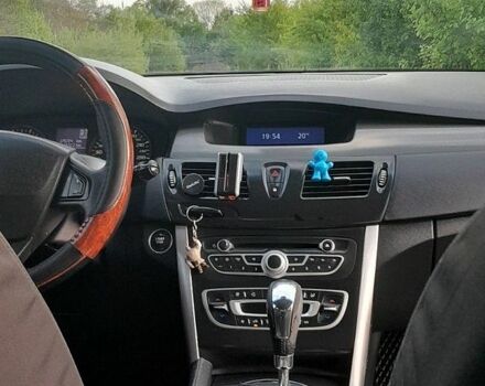 Білий Рено Латітьюд, об'ємом двигуна 2 л та пробігом 315 тис. км за 7999 $, фото 1 на Automoto.ua