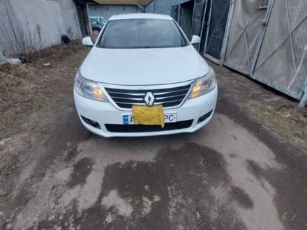 Белый Рено Латитьюд, объемом двигателя 2 л и пробегом 230 тыс. км за 8000 $, фото 1 на Automoto.ua