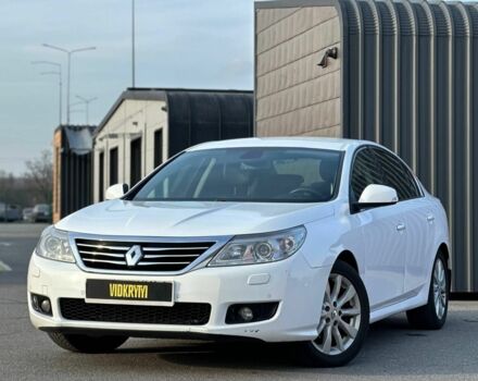 Белый Рено Латитьюд, объемом двигателя 2.5 л и пробегом 171 тыс. км за 7950 $, фото 1 на Automoto.ua