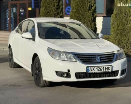 Белый Рено Латитьюд, объемом двигателя 2 л и пробегом 213 тыс. км за 6700 $, фото 1 на Automoto.ua