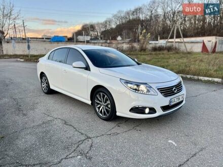 Білий Рено Латітьюд, об'ємом двигуна 2 л та пробігом 45 тис. км за 12800 $, фото 1 на Automoto.ua
