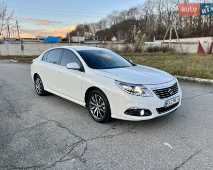 Белый Рено Латитьюд, объемом двигателя 2 л и пробегом 45 тыс. км за 12800 $, фото 1 на Automoto.ua