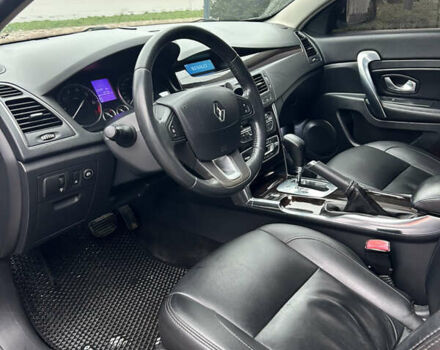 Черный Рено Латитьюд, объемом двигателя 2.5 л и пробегом 237 тыс. км за 9100 $, фото 7 на Automoto.ua