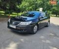 Черный Рено Латитьюд, объемом двигателя 2 л и пробегом 300 тыс. км за 3700 $, фото 1 на Automoto.ua