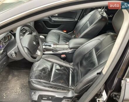 Черный Рено Латитьюд, объемом двигателя 2.5 л и пробегом 306 тыс. км за 6300 $, фото 12 на Automoto.ua