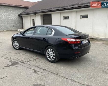 Черный Рено Латитьюд, объемом двигателя 2.5 л и пробегом 306 тыс. км за 6300 $, фото 3 на Automoto.ua